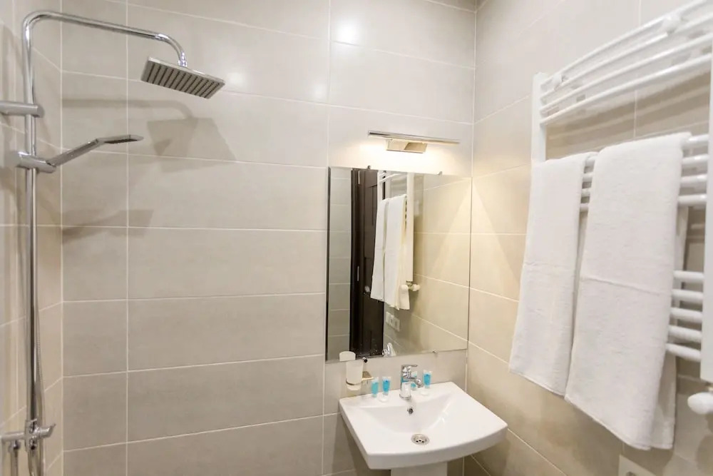 Falcon Apartments - 300 Aragveli