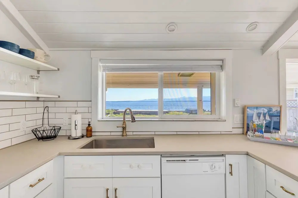 Cozy Whidbey Island Stay Steps to the Beach Fireplace, Bbq, Near Trails