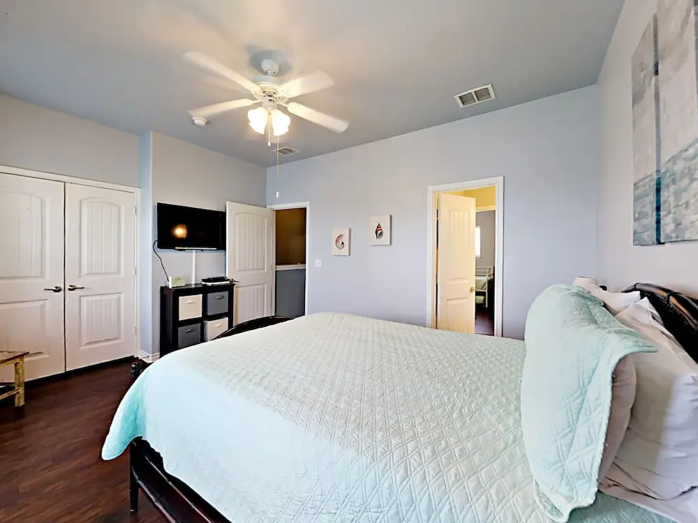 7 Meridian Condos 3 Bedrooms 2.5 Bathrooms Condo
