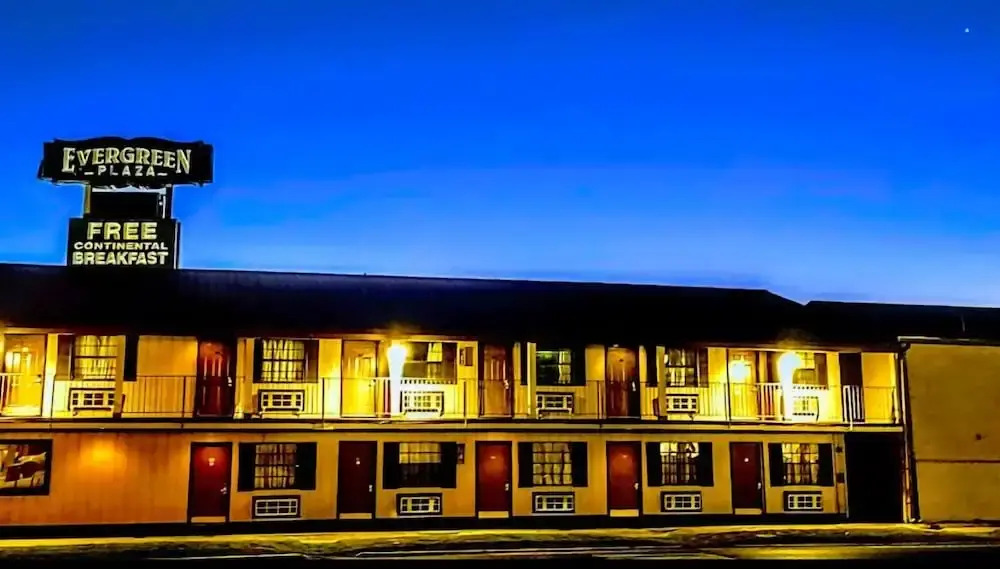Evergreen Plaza Inn