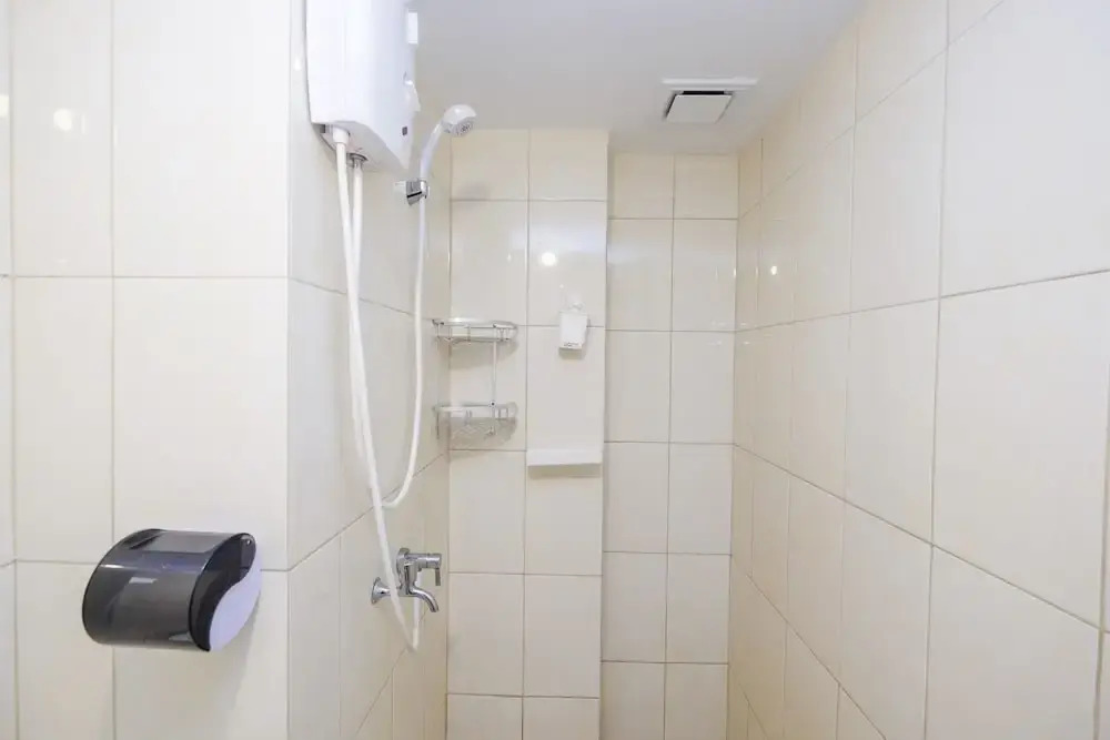 Well Furnished and Comfy 2BR Springlake Summarecon Bekasi Apartment By Travelio