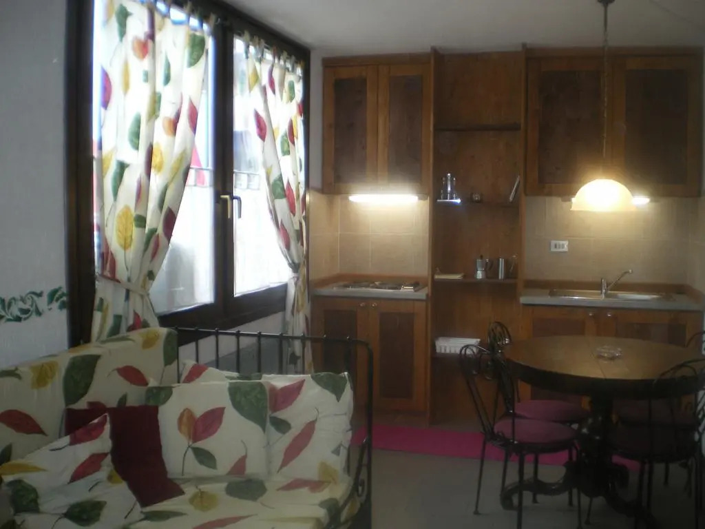 Jolly Residence