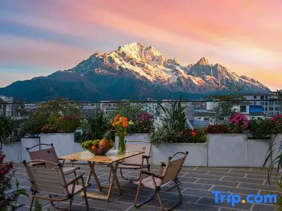 Qianshan Muxue · Sun Goldens · Yulong Snow Mountain View · Golden Snowscape Designer Lodge