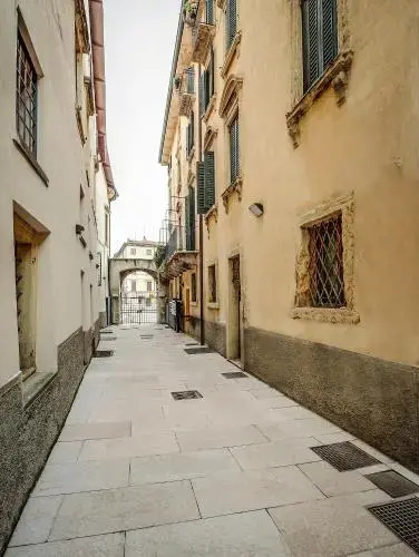 Arena Easy Suites Guesthouse