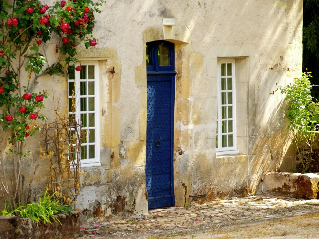 Romantic stay in a medieval castle with pool and restaurant among others