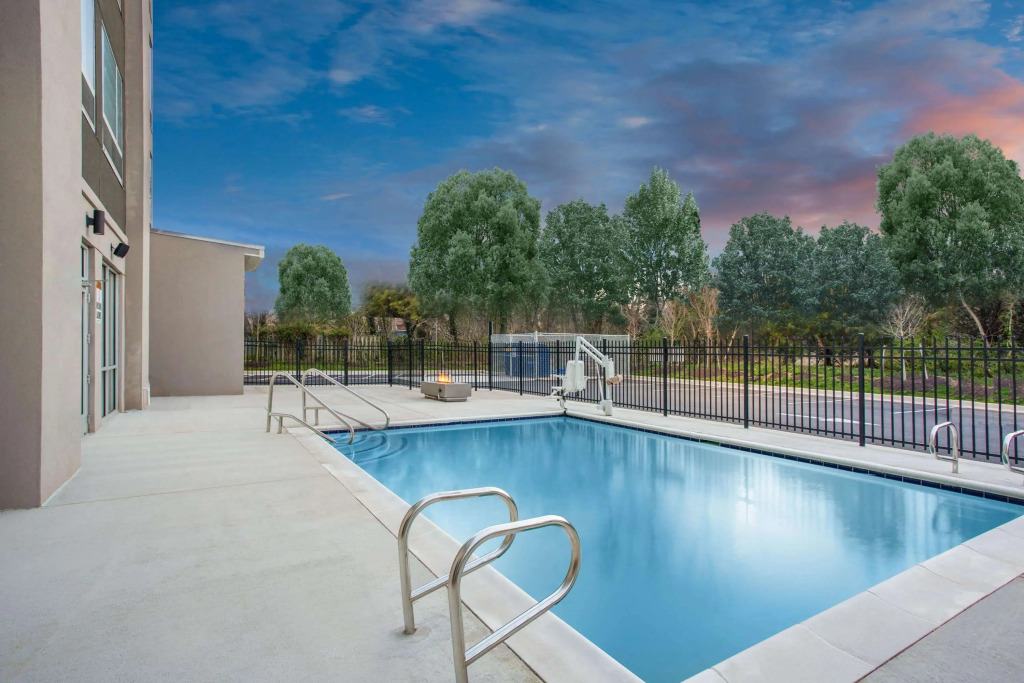 La Quinta Inn & Suites by Wyndham Manassas, VA- Dulles Airport