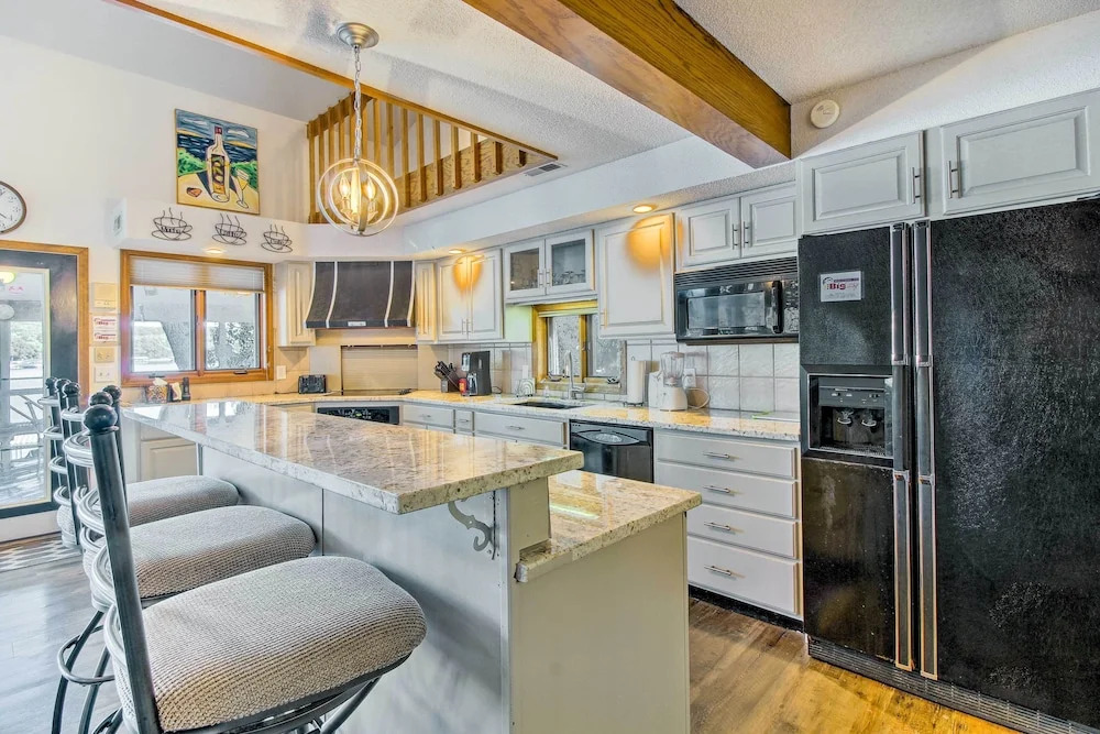 Sunrise Beach Waterfront Estate Great for Families