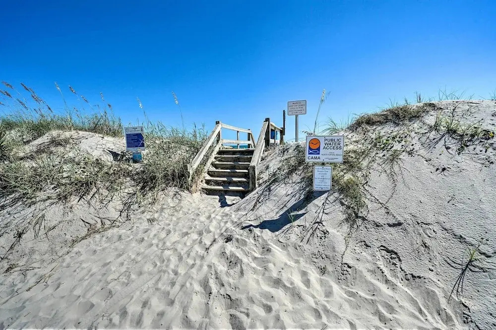 Spacious North Topsail Family Home With 2 Decks