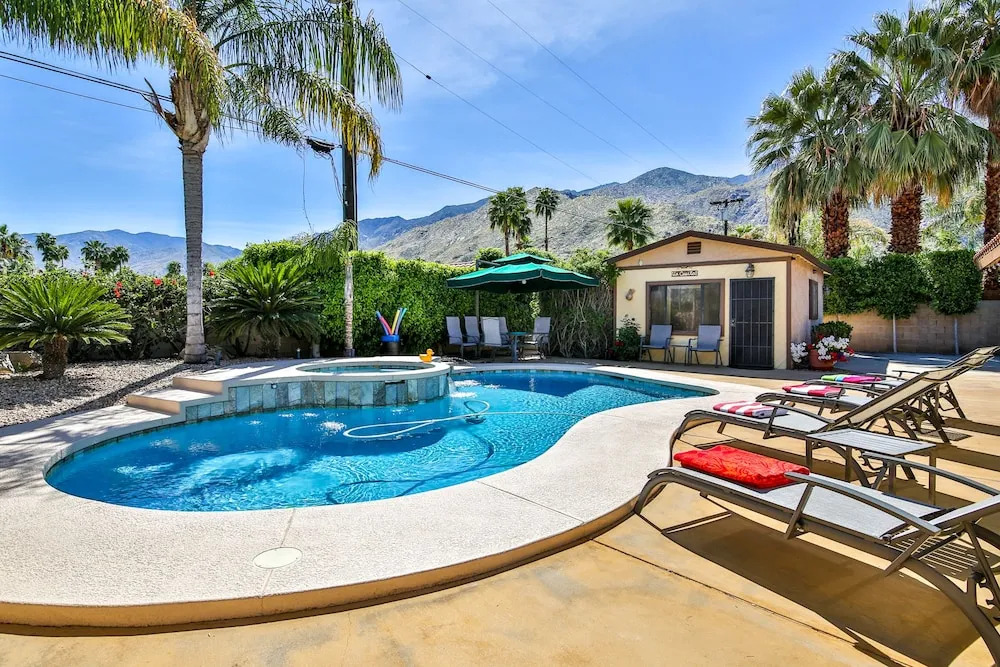 Oasis in the Heart Of Palm Springs - Four Bedroom Home