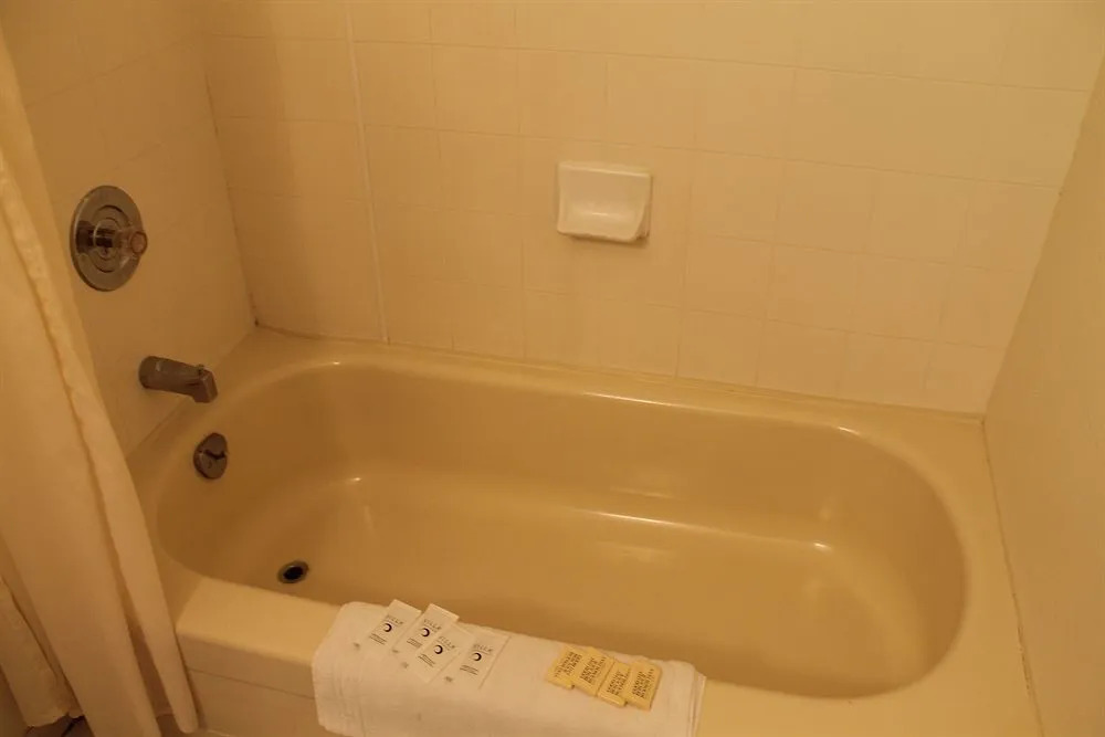 Advantage Inn