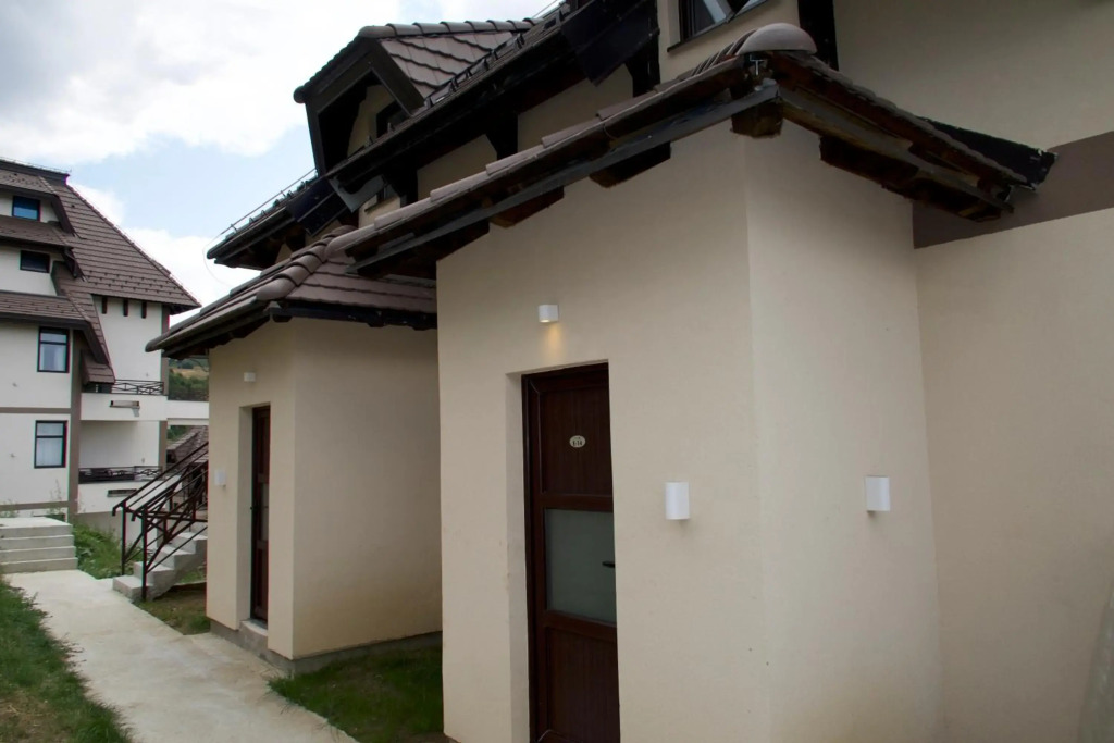 Dvori Sky View E13 Kopaonik - free private parking