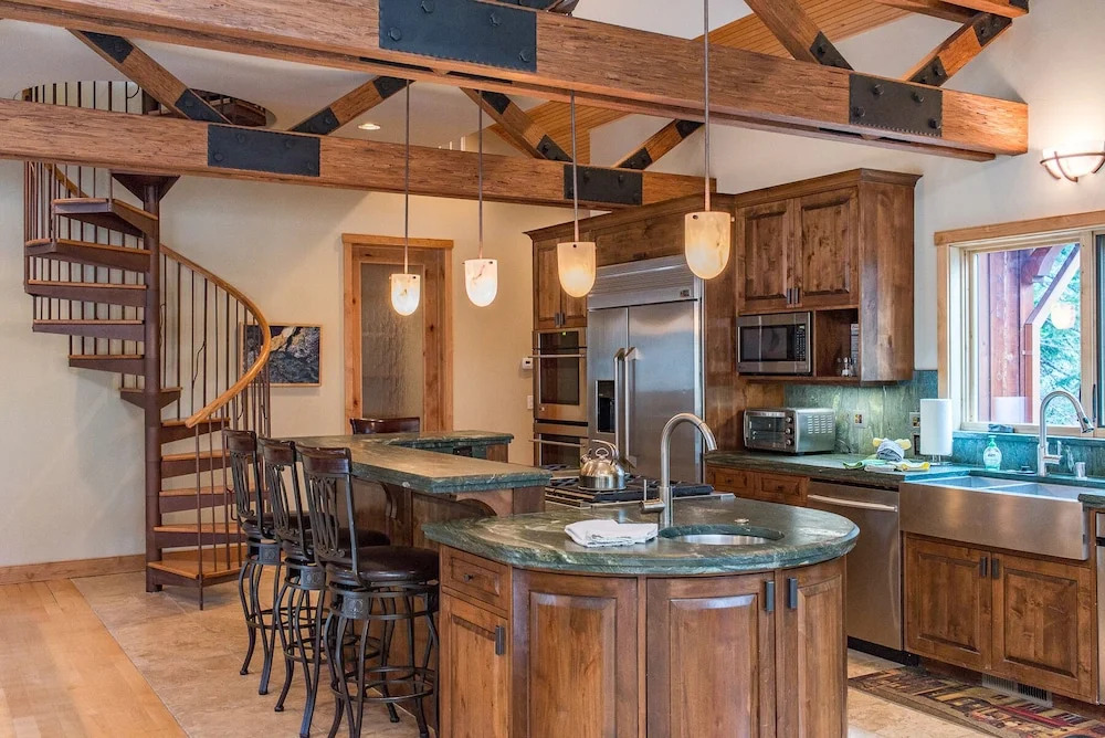 Extravagant Mountain Lodge at Heavenly by RedAwning