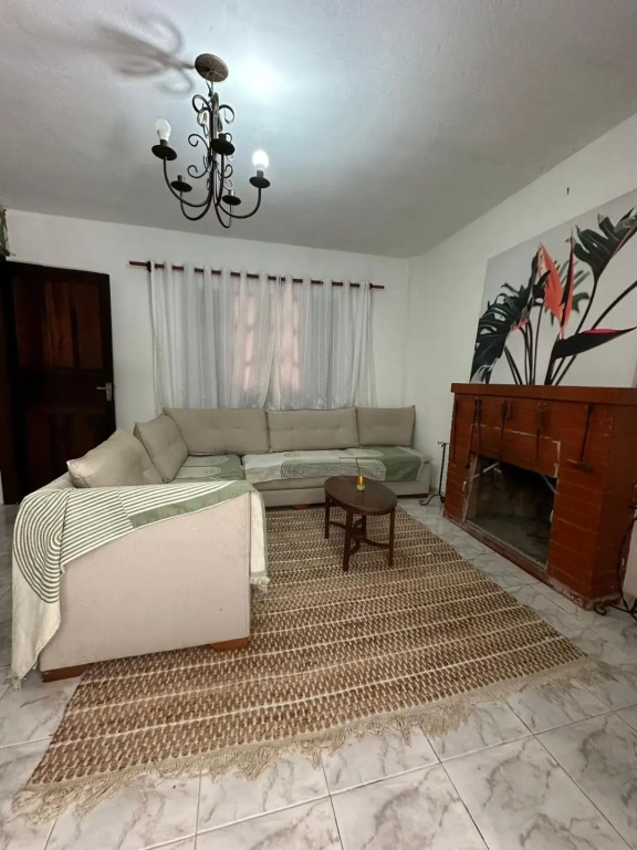 Sítio com piscina e lareira