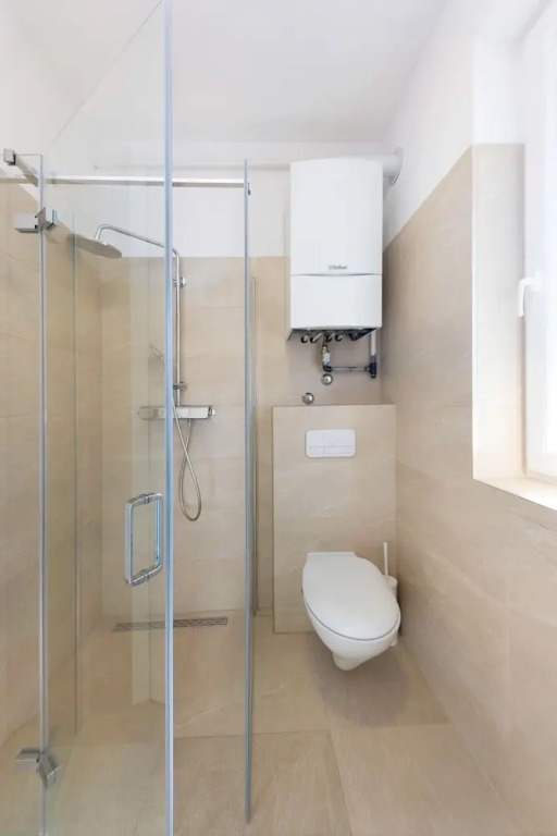 2BDR Design Apartment with Beautiful Terrace View