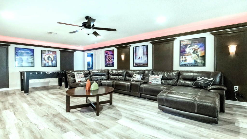 Beautiful Lake Front 8BR Villa Pool SPA Steps to Clubhouse