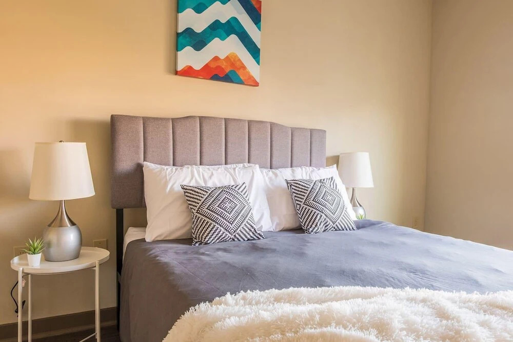 FRONTDESK Cedar Flats Apts Uptown Charlotte