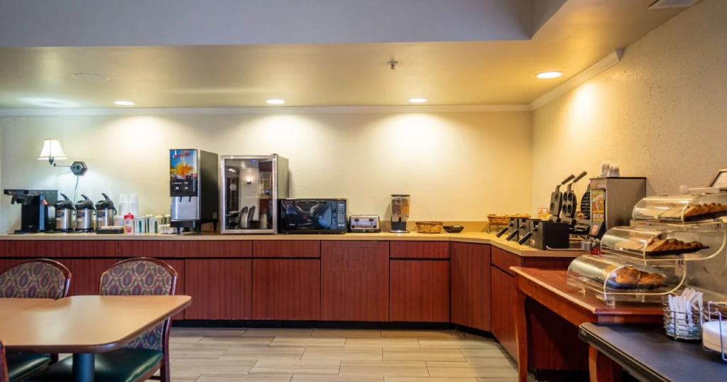 Отель Индианаполиса Quality Inn And Suites Airport