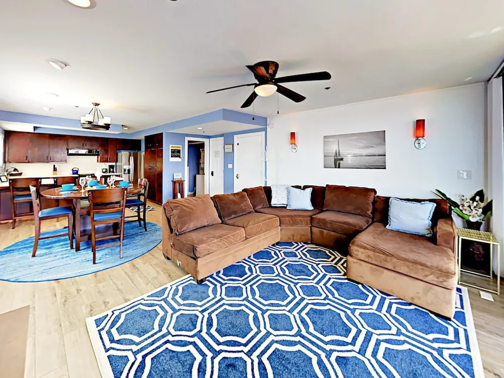 Mission Beach Condo w/Bayside Views by RedAwning