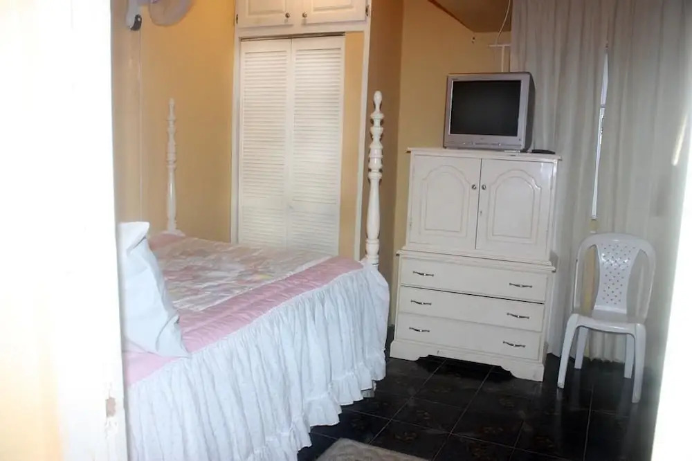 Dream Vacation ST Catherine Jamaica - Guest Suites for Rent in Spanish Town