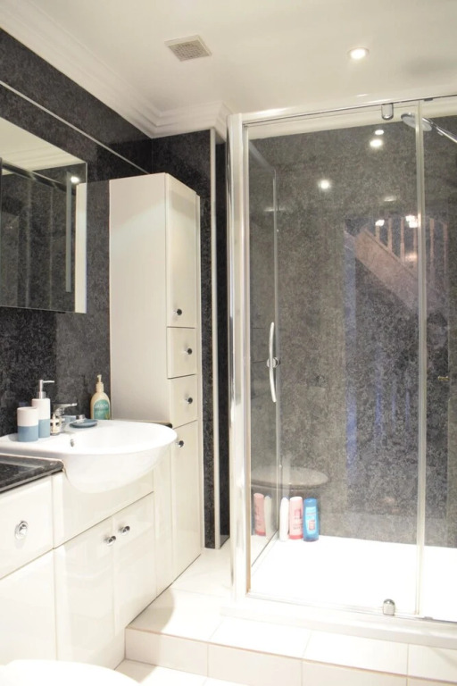 1 Bed Flat in West London