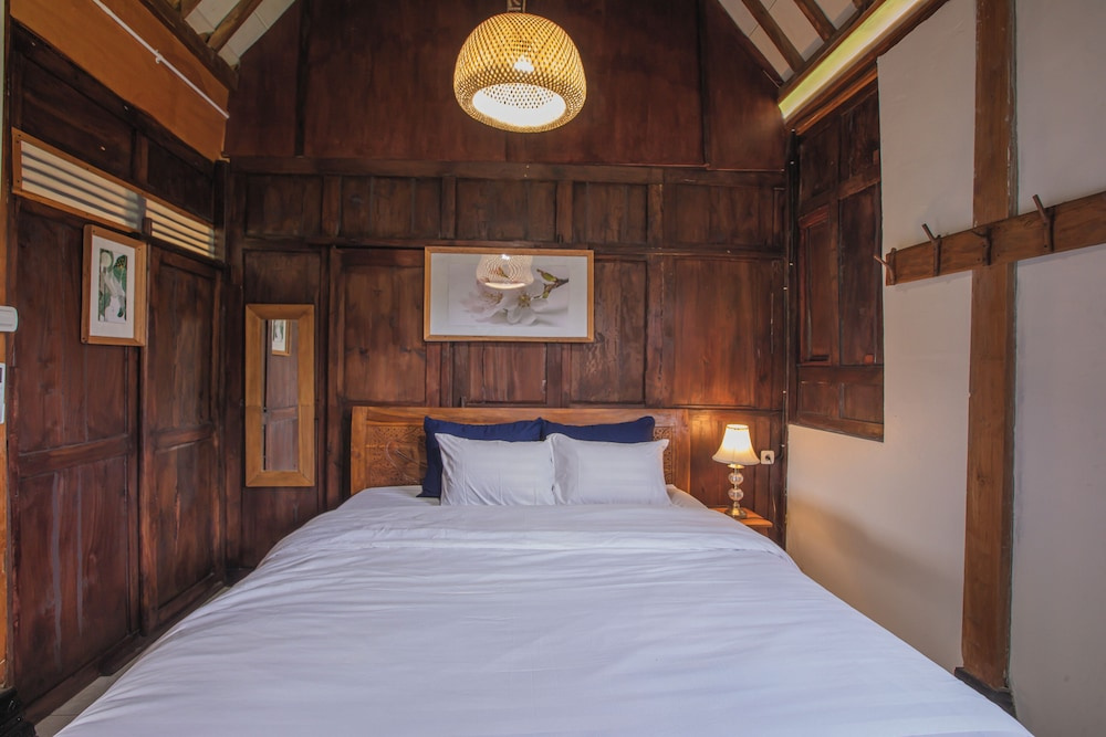 Breeze and Blossom Cottage Maguwo