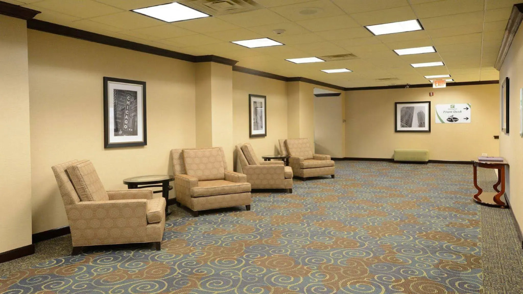 Holiday Inn Chicago Oakbrook by IHG