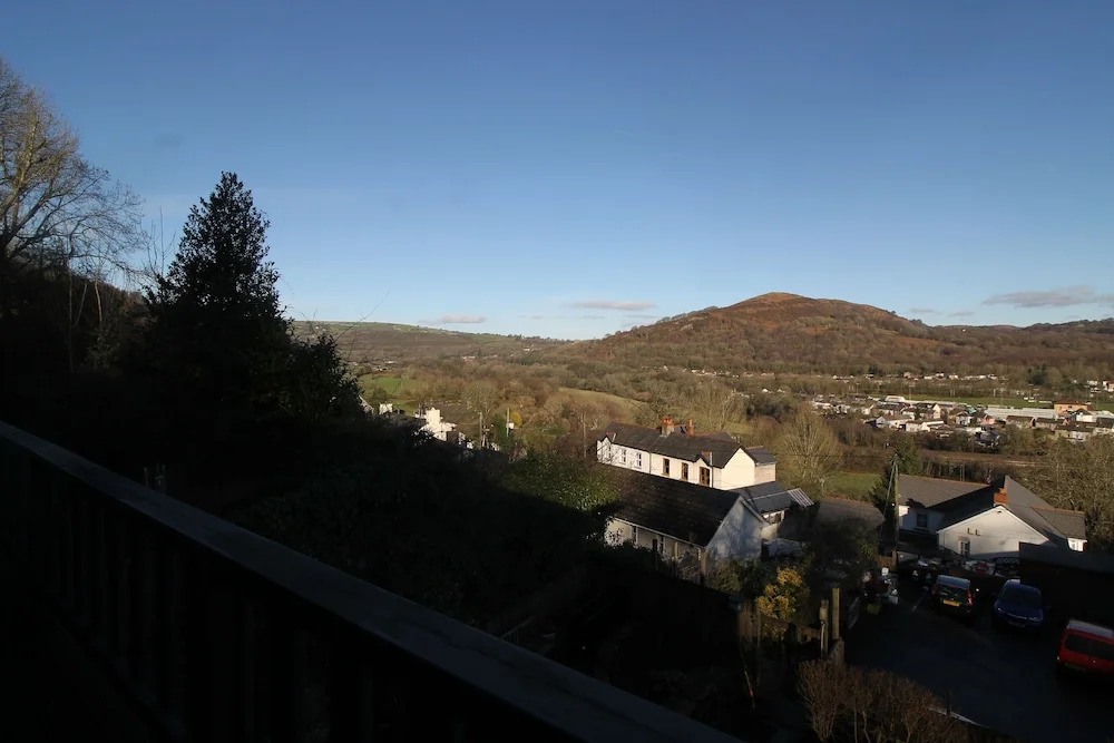 Violet Cottage 3 Bedroom Apartment by Cardiff Holiday Homes