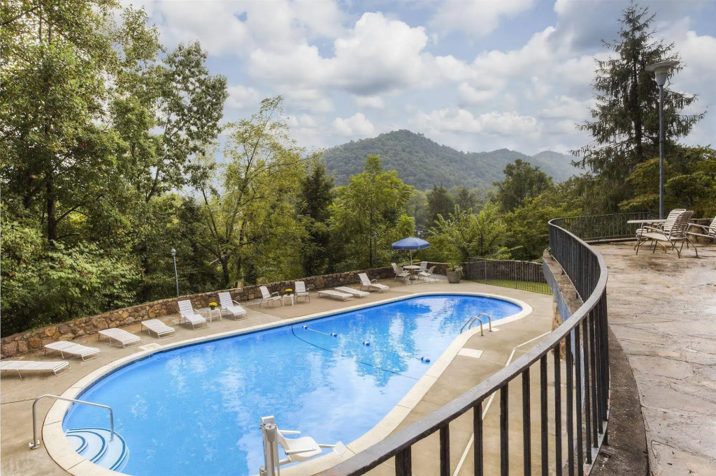 Fabulous Chalet Inn