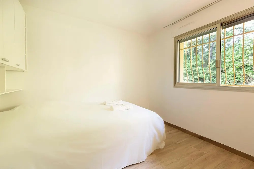 Superb 2 bedrooms flat for 4 people in residence, swimming pool, parking