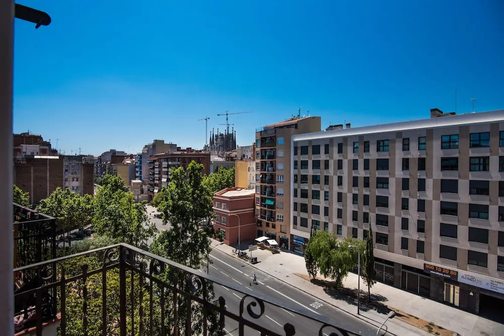 2B Apartment 5 Mins From Sagrada Familia
