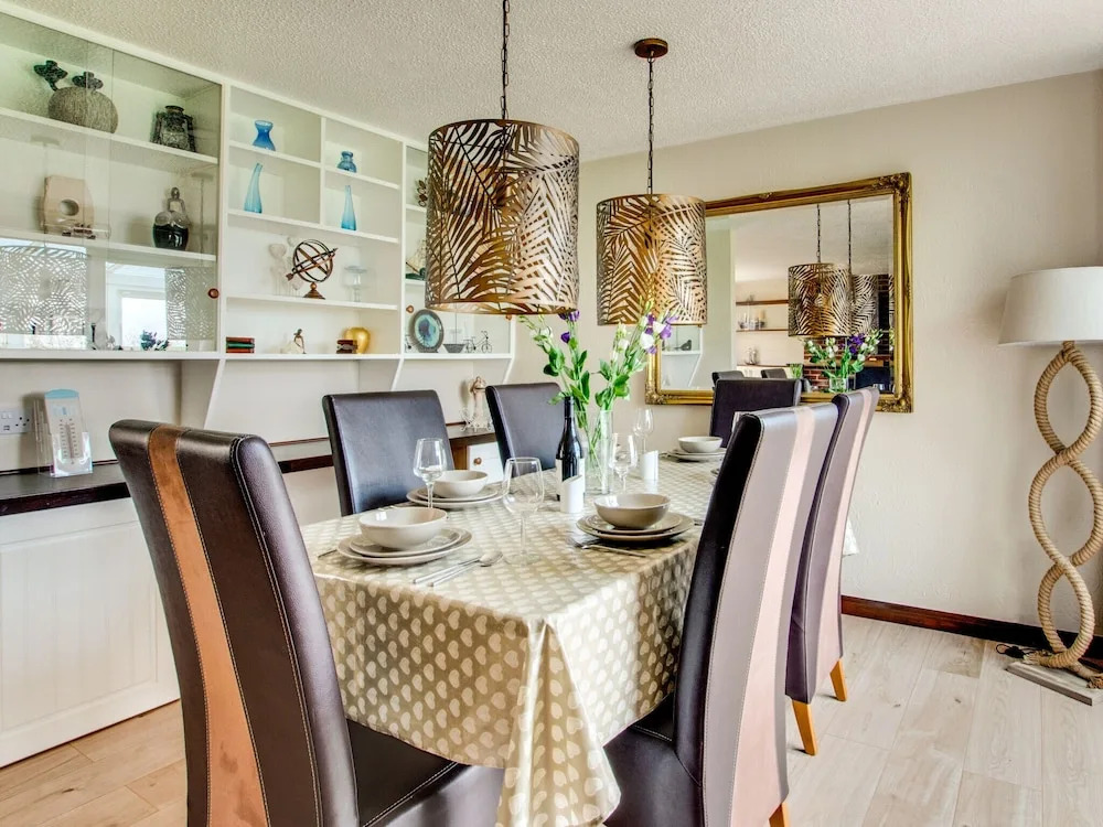 Tastefully Decorated Holiday Home With Bright Conservatory and View of the Country Estate