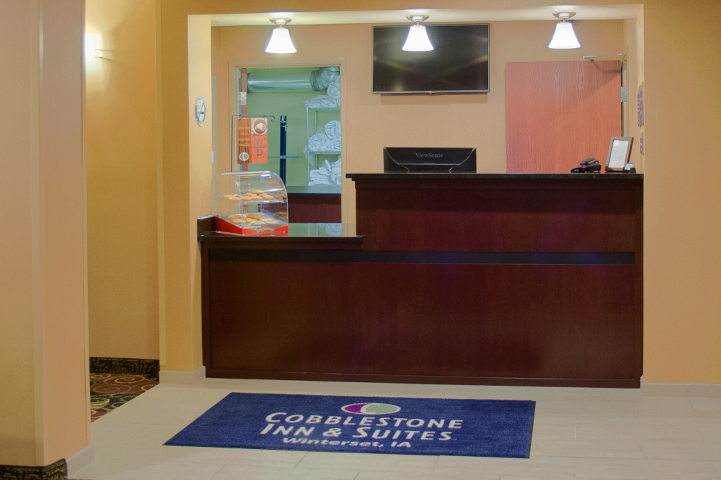 Cobblestone Inn & Suites - Winterset, IA