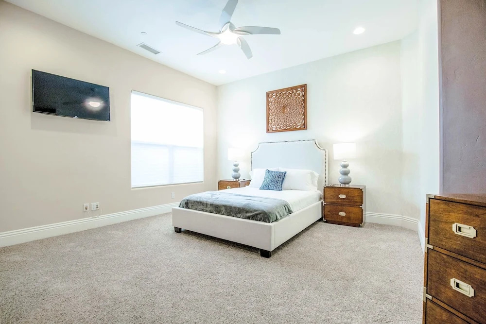 Mermaid by Avantstay Private Estate w/ Pool, Volleyball & Arcade!