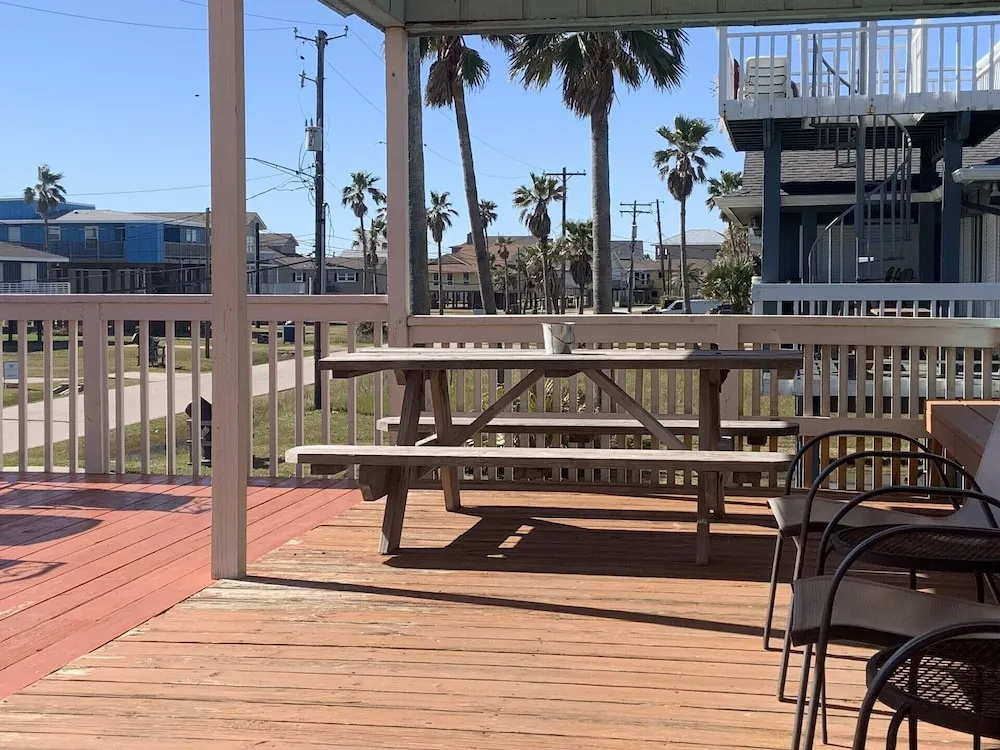 2nd Row-beachside, Sleeps 12, 4 Bedrooms, Gulf Views, Wifi, 3 Tvs, Dogs Allowed