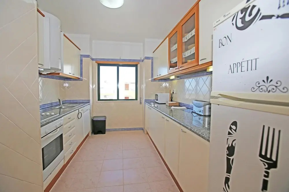 B16 - Sandy Pine Beachfront Flat in Lagos