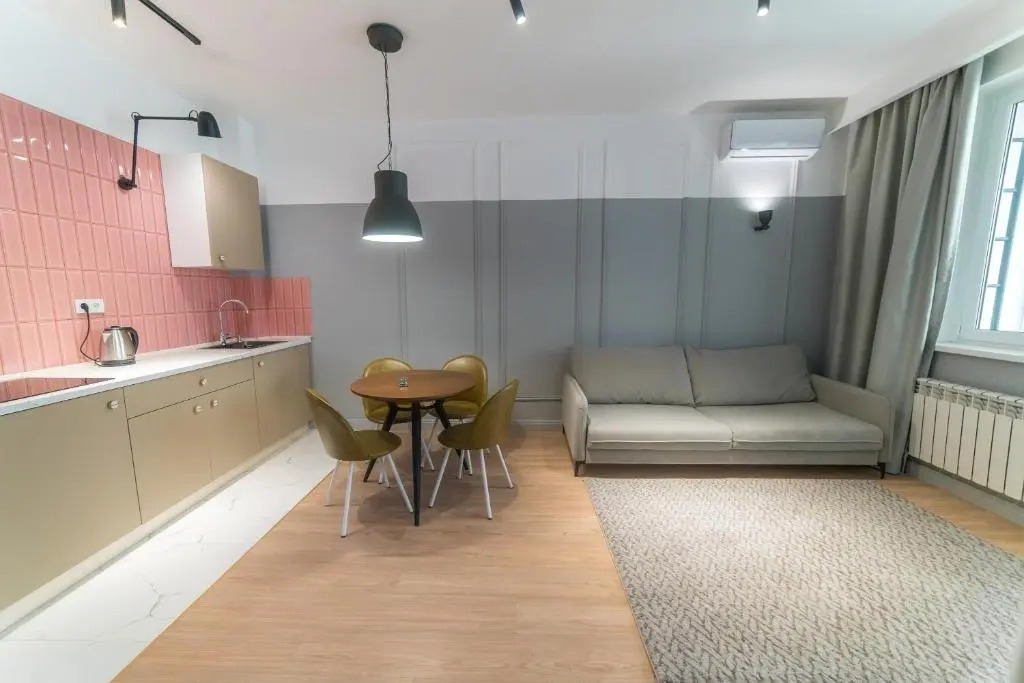 Manica R House