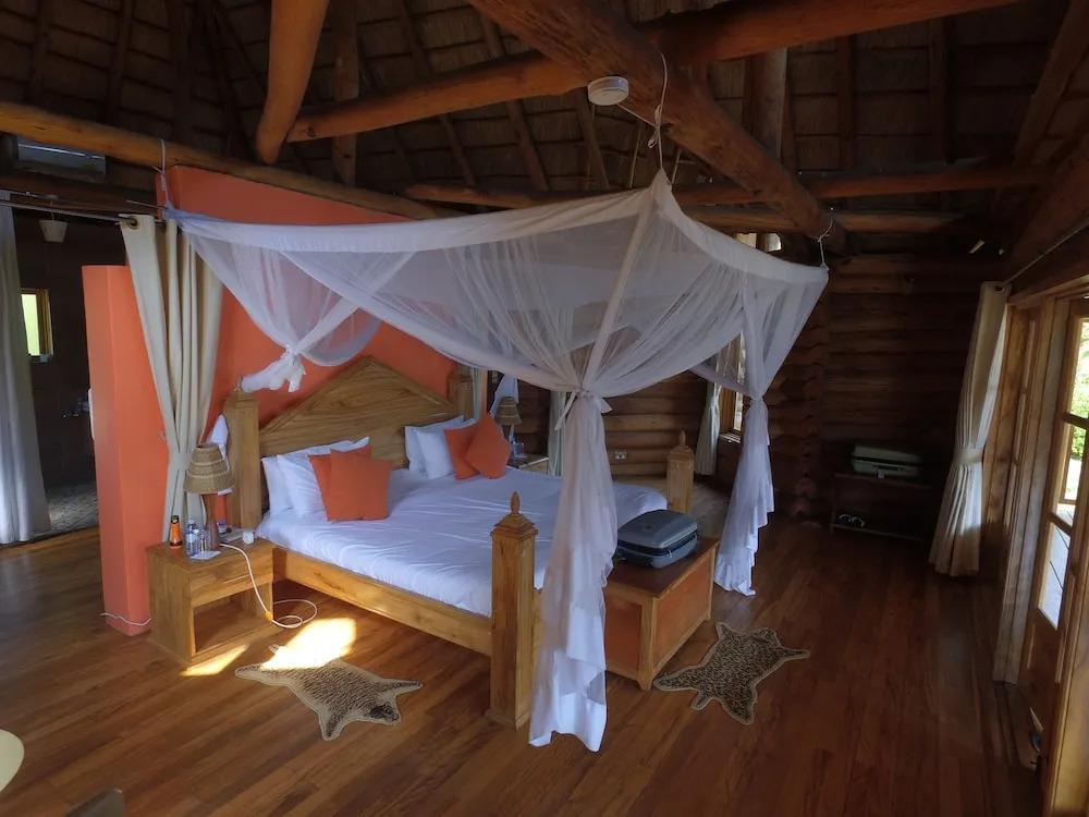 Trackers Safari Lodge Bwindi