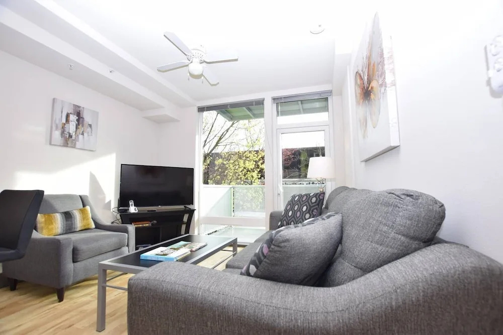 Belltown Pike Place Suites by Luxe Hubs