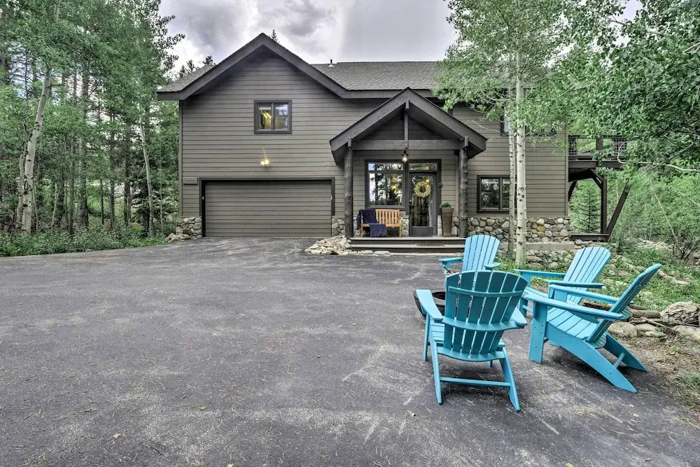 Upscale Home w/ Hot Tub: 3 Mi to Breck Ski Resort!
