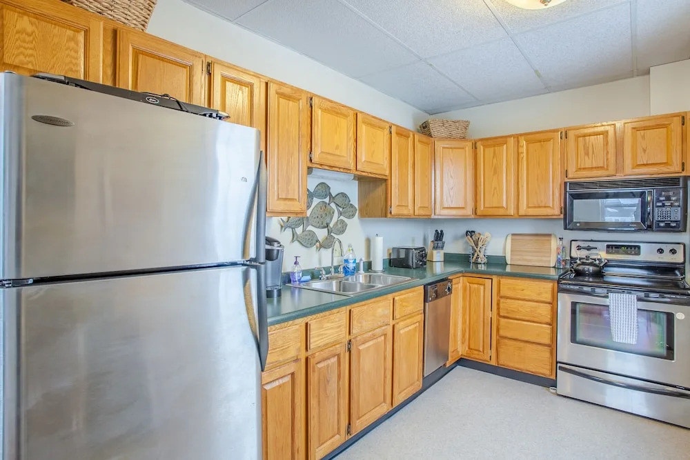 4 Commercial St Admirals Quarters Apts by RedAwning