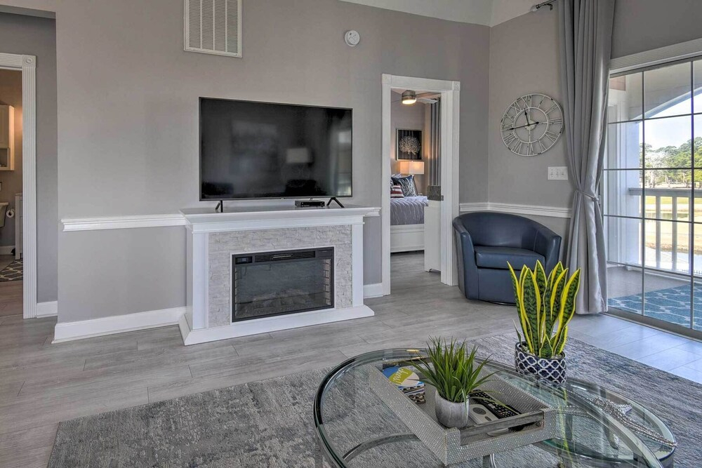Myrtle Beach Condo: Golf Course + Pool View!