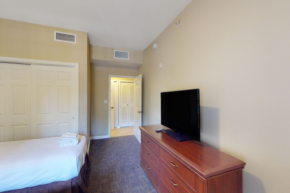Inviting 4th-floor Condo With Elevator, Screened Balcony, Washer/dryer & AC