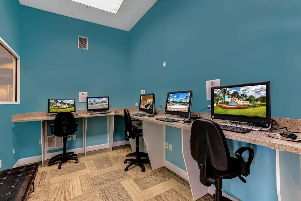 6BR Family Home w Private Pool and Netflix