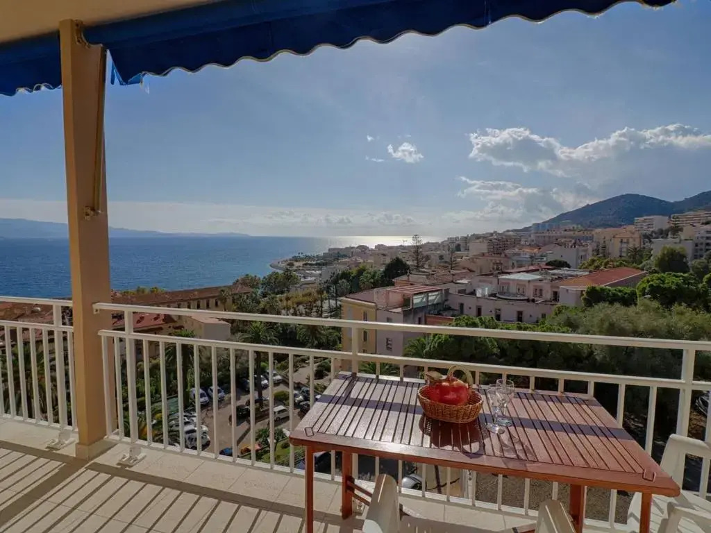 Appartement Ajaccio, 2 pièces, 4 personnes - FR-1-61-474