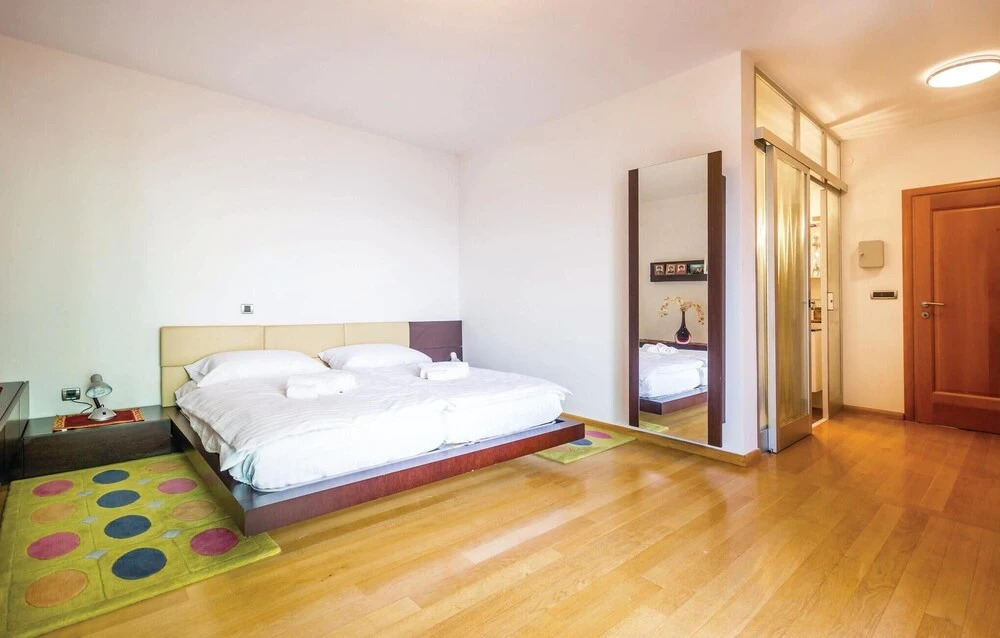 Beautiful Home in Rijeka With Wifi and 5 Bedrooms