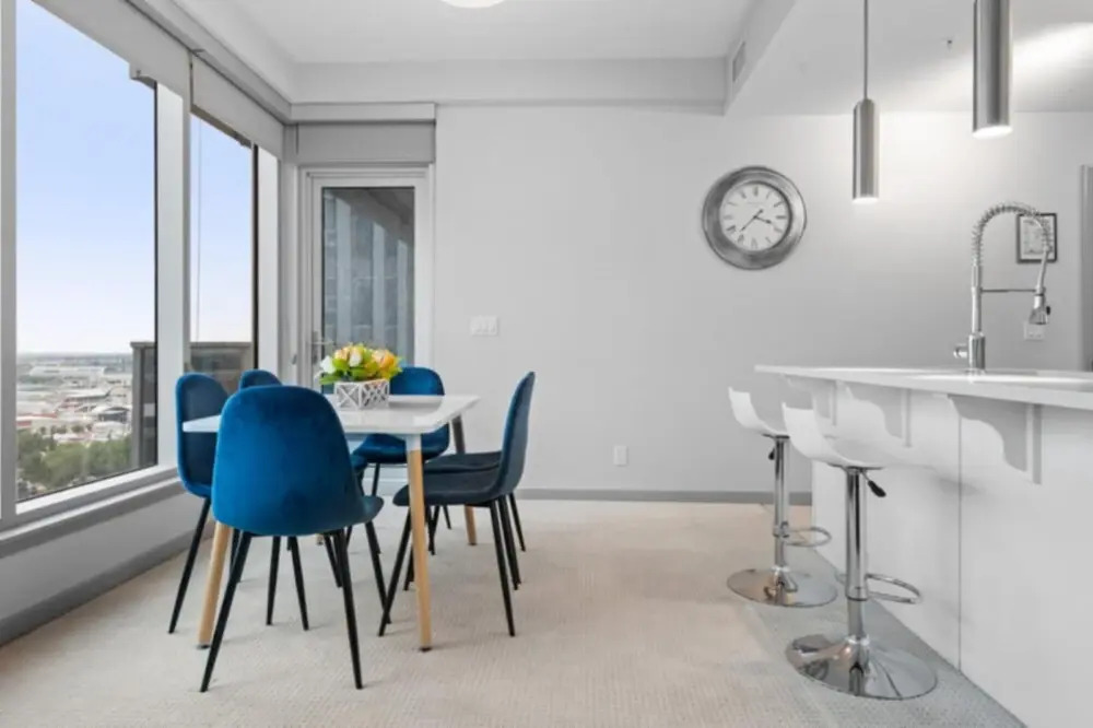 2BR 2BA Stampede and Calgary Tower View Free Park