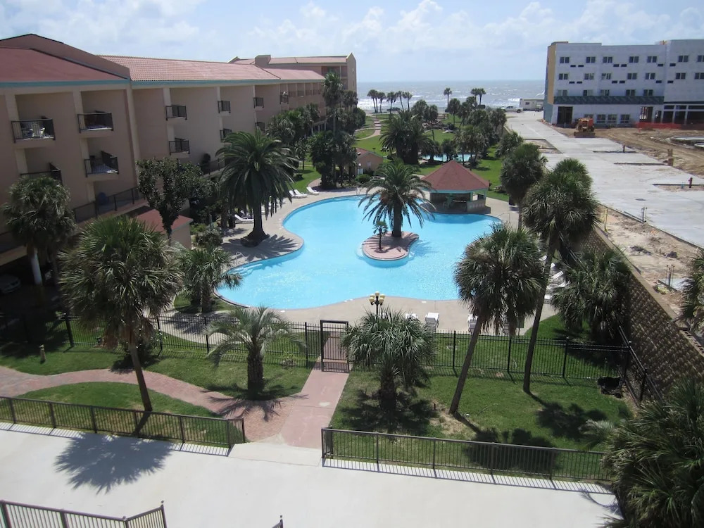 Maravilla Condos