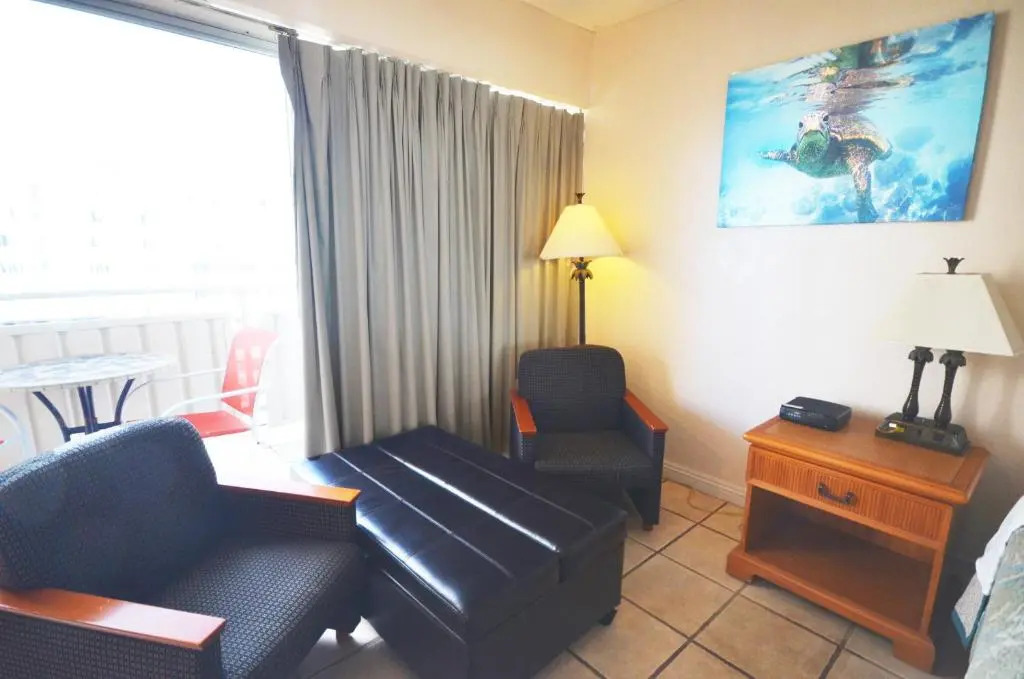 Sea Shore 75 Steps from Waikiki Beach and Sleeps 1 - 3!