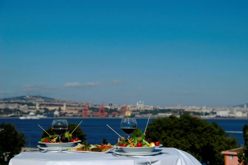 Azade Suites
