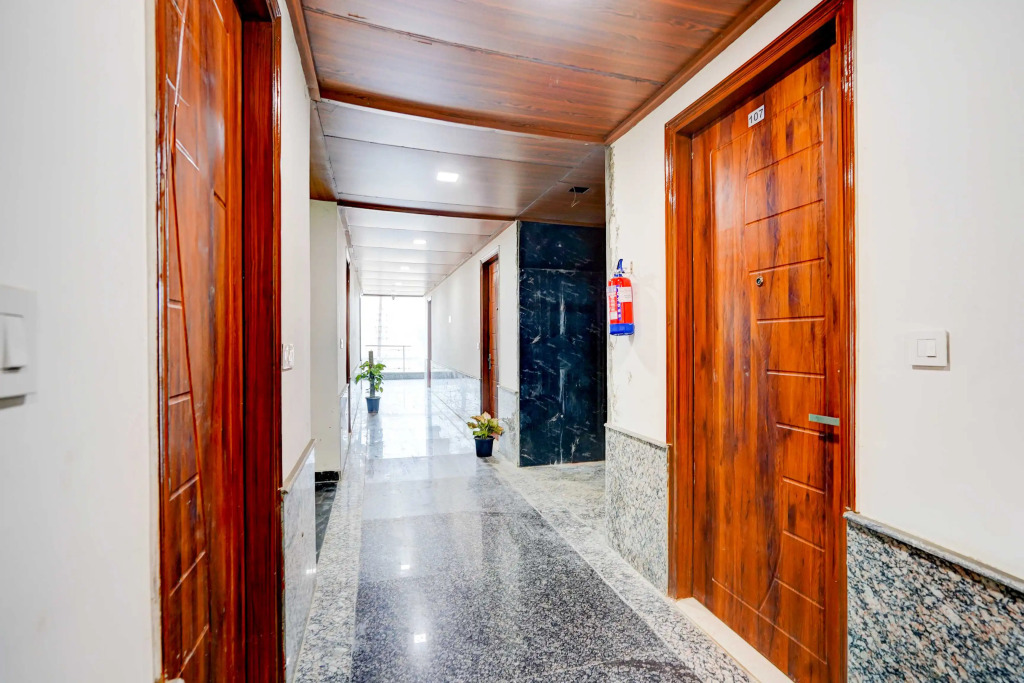 Townhouse Oak Noida Sector 83 Metro Station